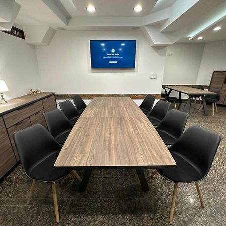 Хотел Аврора Haskovo Exterior foto